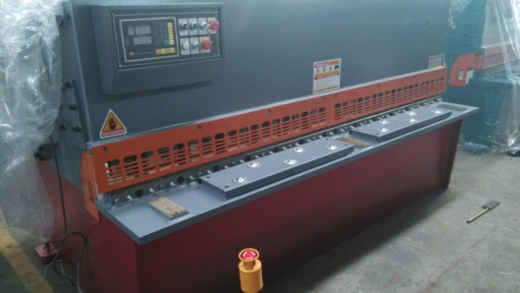 Гильотинные ножницы Quasar QC12Y-4х2500  Барнаул